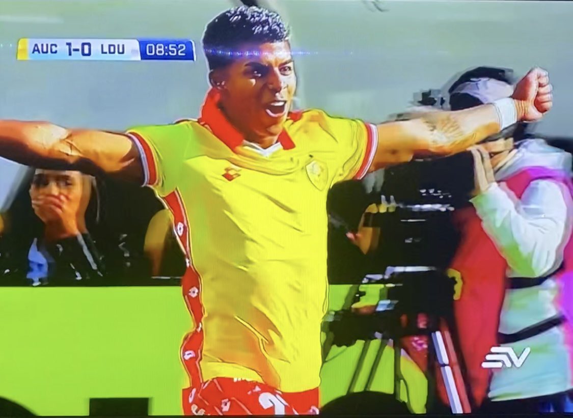 Vería el partido el desubicado que dijo ❝esto NO es clásico, es el clásico de antaño nada más, la superioridad de LIGA❞ 🤦🏻‍♂️🤣, tremendo partido de AUCAS 💛 donde su defensa controló todo y Lucho #Cano puso el gol del triunfo 💪🏼.

SD #Aucas 1⚽️ #LDU 0 
#LigaEcuabet #Ecuador