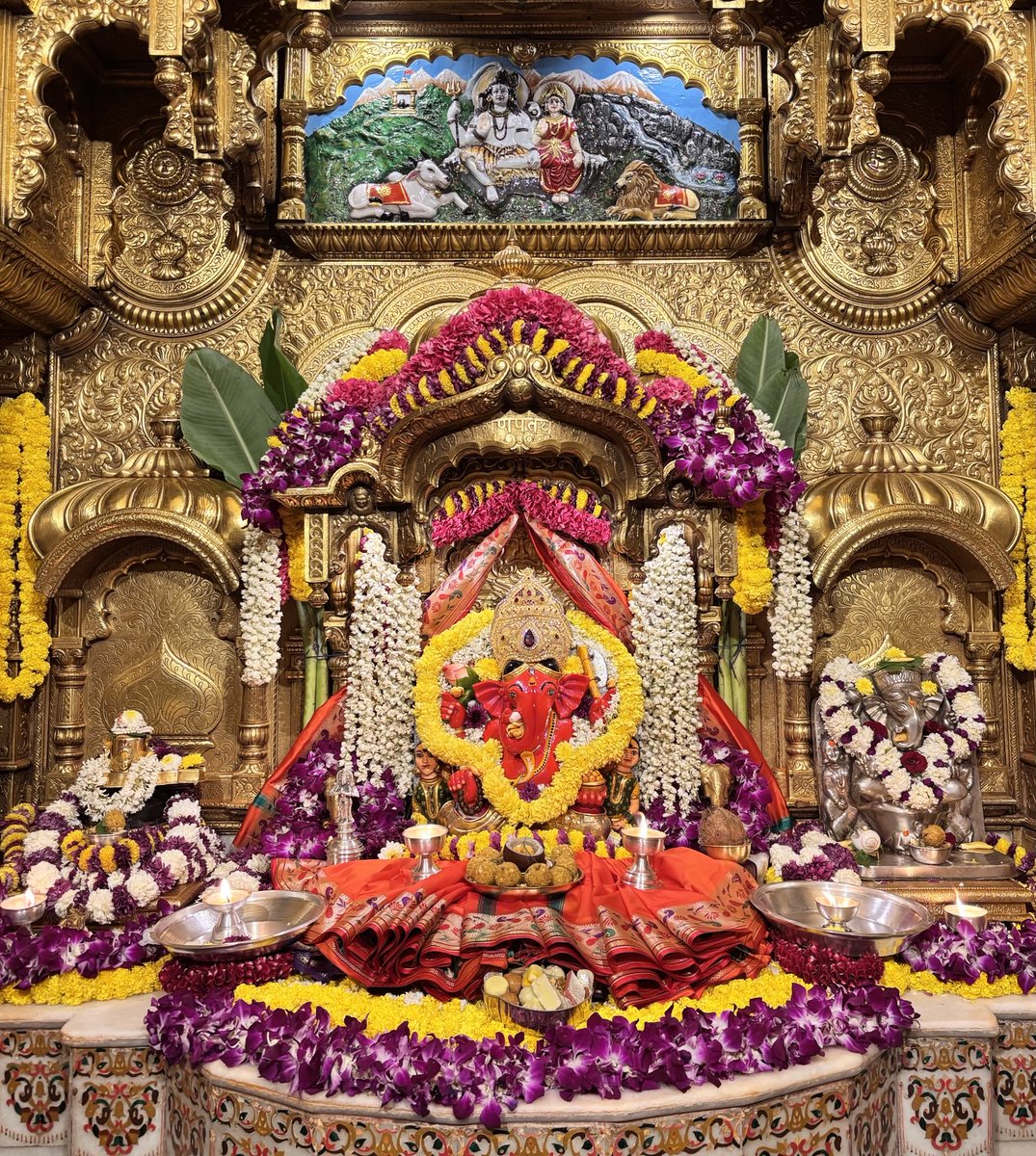 🙏 गणपती  बाप्पा मोरया 🌺मंगलमूर्ती मोरया 🙏१०/०८/२०२५
🙏Ganapati Bappa Moraya 🌺 Mangalmurti Moraya  🙏10/08/2025