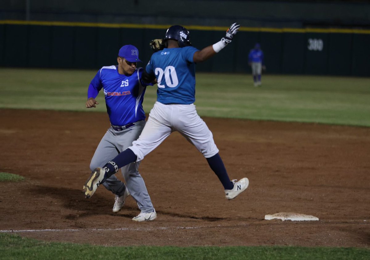 #Preparación⚾🇸🇻
Selección mayor ganó serie de fogueo en Guatemala  

Lee acá la reseña:
fedebeisl1.wordpress.com/2025/08/09/sel…