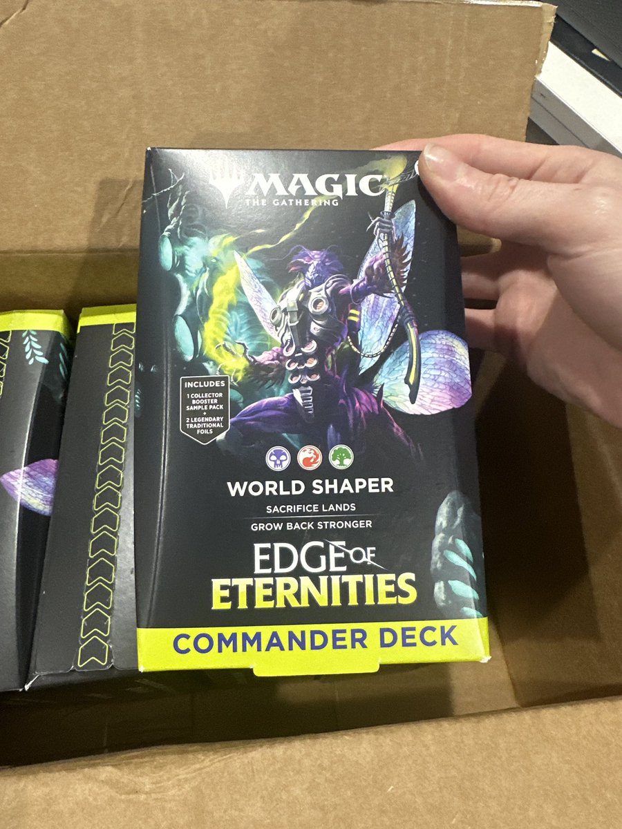 Ordered 6 collector boosters for EOE from Amazon preorder 

Got 1 booster and 5 commander decks instead 😅😅 what a shit show