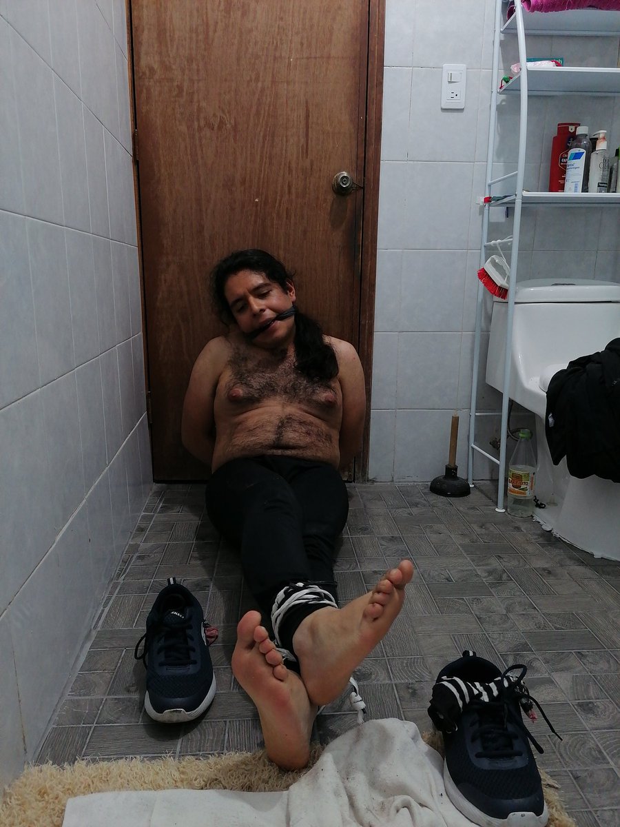 Fin de semana... raptado, atado y amordazado 4 #bdsm #bondage #malebondage #bondageman #gagged #fetish #boundguy #tiedguy #tiedman #boundman #boundmale #handgag #barefoot #capturedguy #malebondage #gaggedguy #BDSMTwitter #barefoot #stinkyfeet #fetichedepies #mexicanbondage