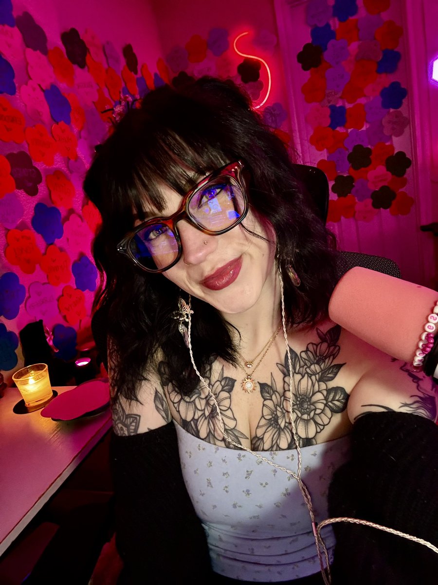 oh hey I’m live twitch.tv/dejenqueen still have the Rona but Im feeling a lot better besides the headache 💥