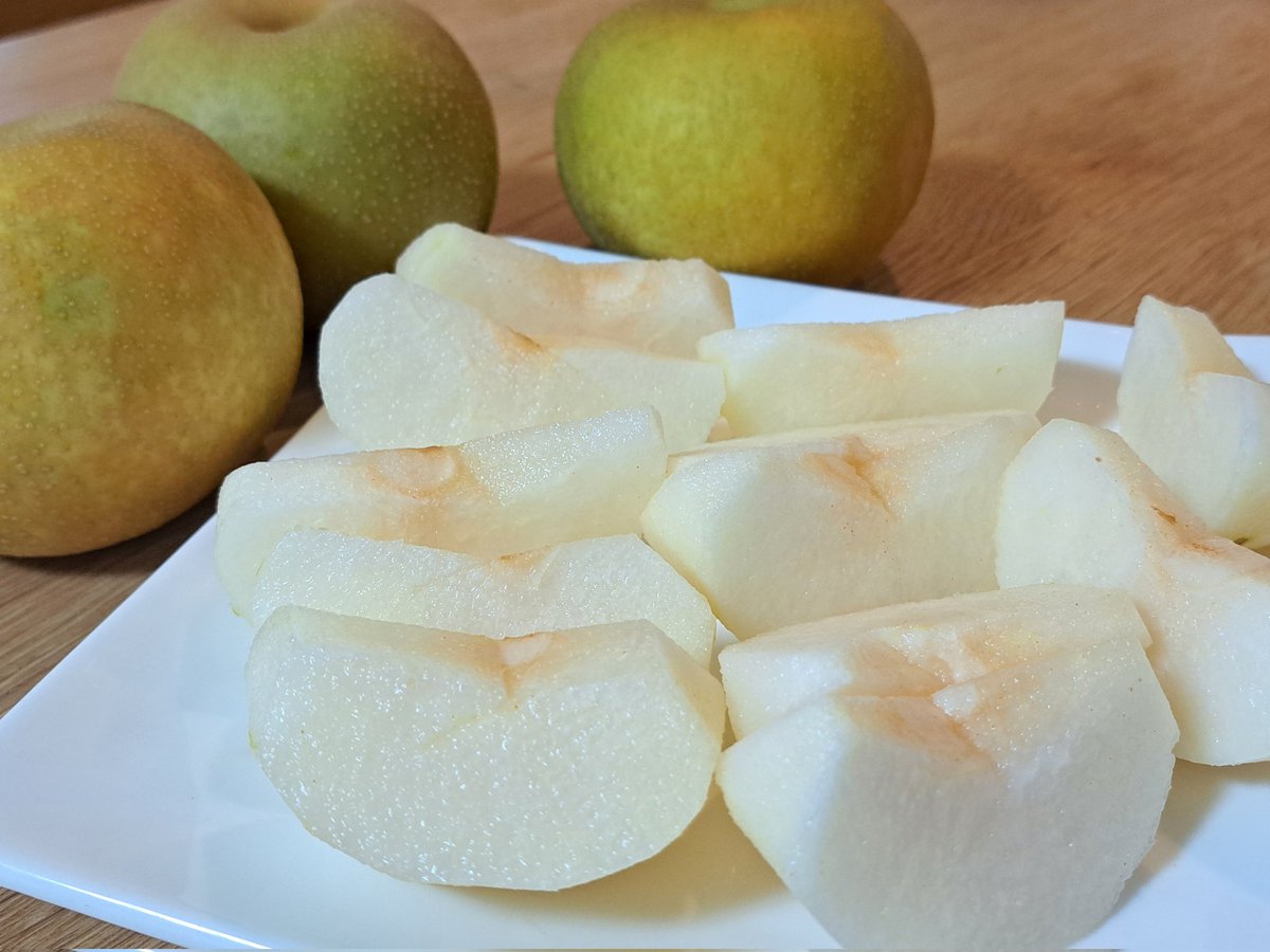 いただいた梨を食べた😋
甘くておいしかった！！