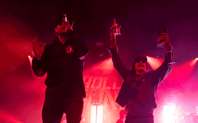 Check out the full gallery from the Milwaukee Hollywood &amp; N9ne Returns performance via Janelle Rominski &amp; The Rave Eagles Club-

scnfdm.com/p/concert-gall…

#HollywoodUndead #HollywoodAndN9neReturns #Savior
