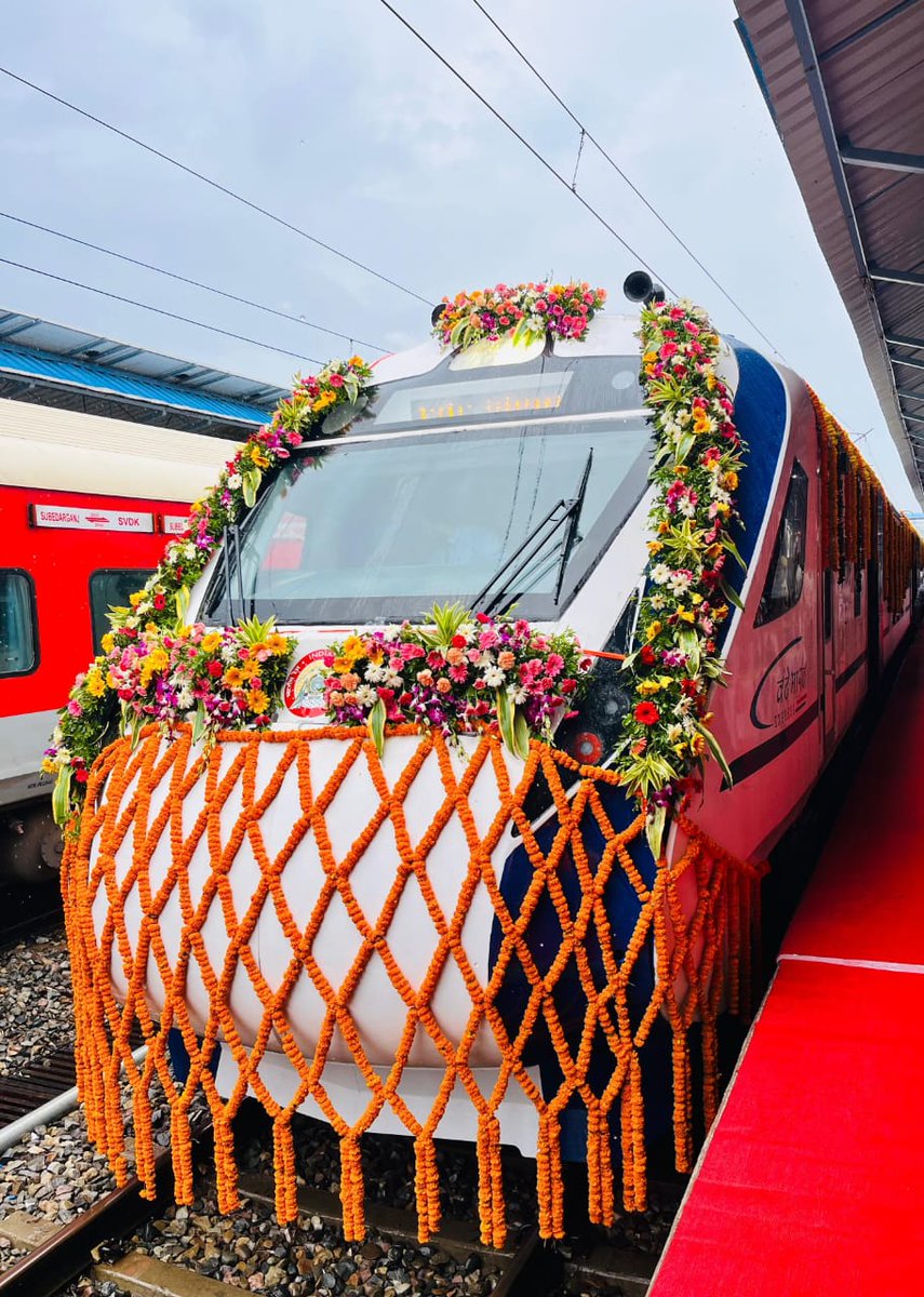 जम्मू से पंजाब की यात्रा होगी और भी आसान!

श्री माता वैष्णो देवी कटड़ा-अमृतसर #VandeBharatExpress अपने सफर पर निकले को है तैयार।