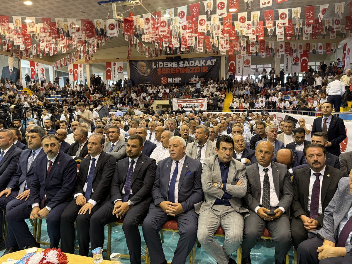 “9 bölgede” düzenlenecek Çözüm Süreci konulu MHP toplantılarının ilki Erzurum’da yapıldı. Katılımın ve coşkunun sönük olduğu gözlendi.