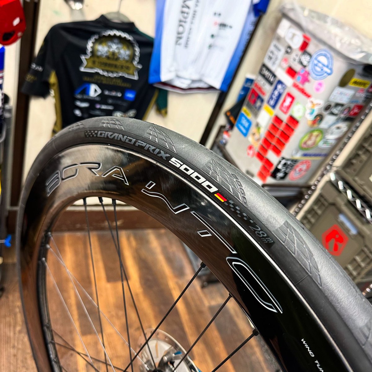 u2bikes's tweet image. Continental/GP5000🛞🇩🇪

ちょっと高すぎて
こちらから提案するのは辟易するけど
コストを差し引いても
昔から変わらず悩んだらこれ、と選ばれる
信頼のコンチネンタルGPシリーズ🛞

タイヤは特にコスト以上に安心感大事。
 #U2BIKES #CONTINENTAL #GP5000
 #タイヤ交換 #信頼性重点