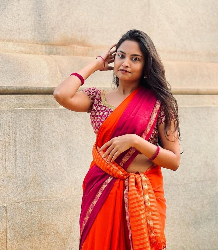 Kurupati505's tweet image. *It's holiday 🥰 putting on my sarees*
        *How do I look*