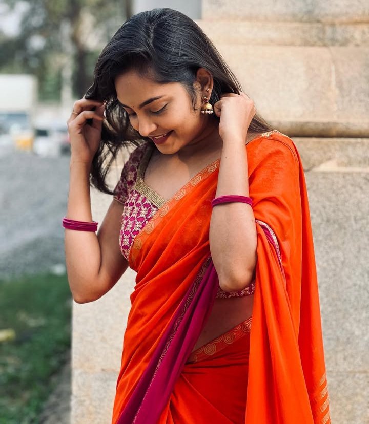 Kurupati505's tweet image. *It's holiday 🥰 putting on my sarees*
        *How do I look*