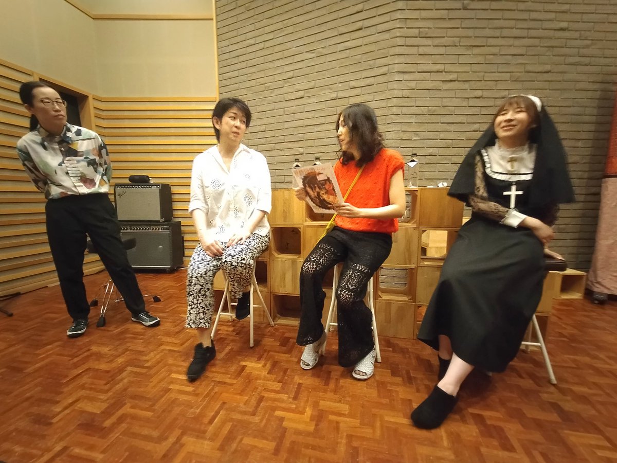 あざつねひろみの淑女のバラード 観了
落差のあるフォークをバシっと決められちゃいました！
オモシロかったぁ🌟
いやぁほぼニヤつきっぱなし😚迷える仔羊たちの狂名演でしたね🌹
ずっと愉しいから時間が過ぎるのが早いので、もっと4人の個性の集いを観ていたくなるの😘
#あざつねバラード