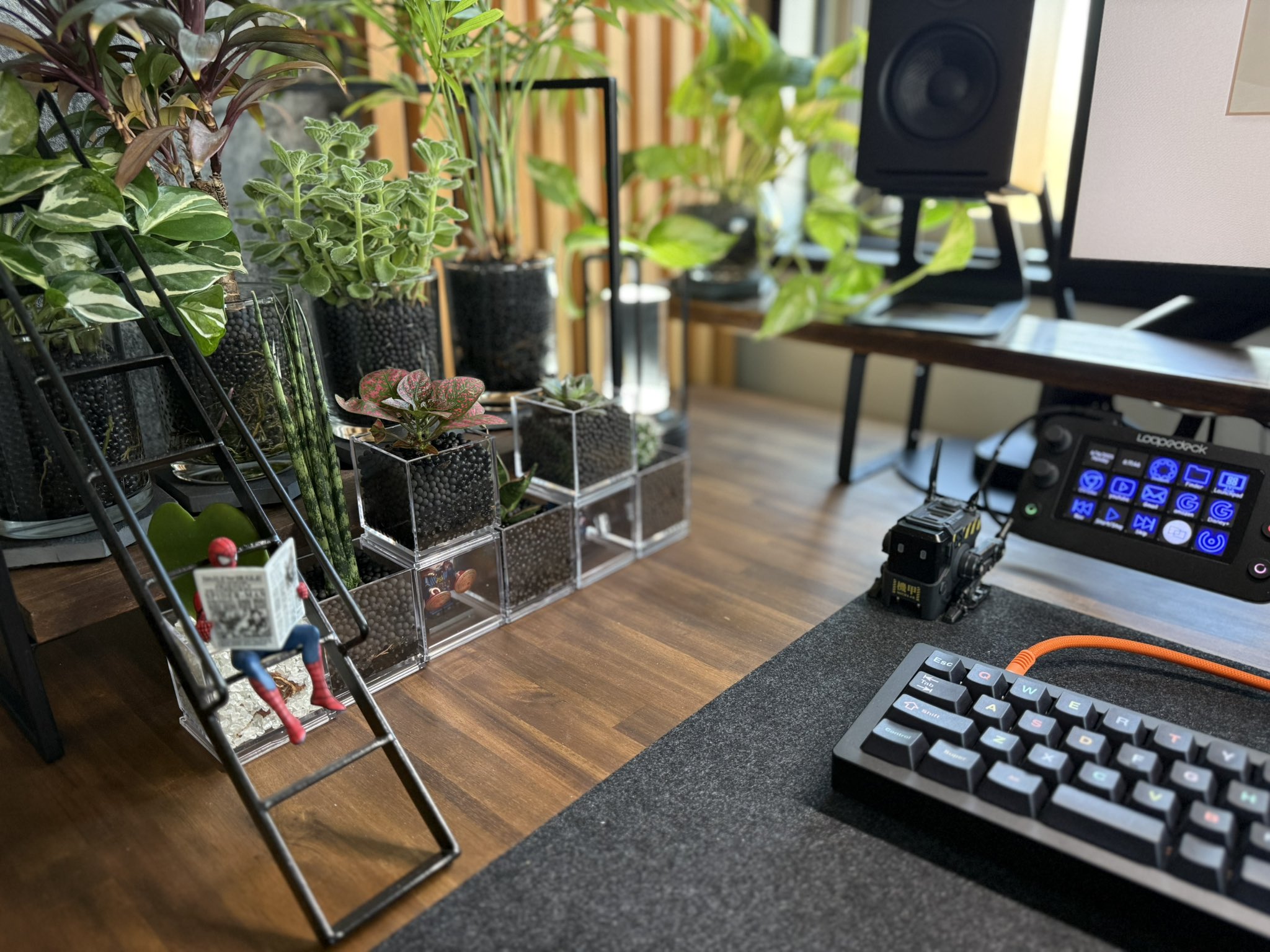 ❤デッドスペース有効活用＆デスクワークをより快適に♪❤多機能☆PCスタンド ❤デッドスペース有効活用＆デスクワークをより快適に♪❤多機能