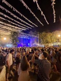 Un magrebí apuñala a un chico de 17 años en las fiestas de Llucmajor (Mallorca)
Un grupo de 5 magrebíes inició una pelea con un grupo de chicos españoles.
Uno de los magrebíes durante la pelea sacó un arma blanca y apuñaló al chico español
…Siempre van armados y son peligrosos!!