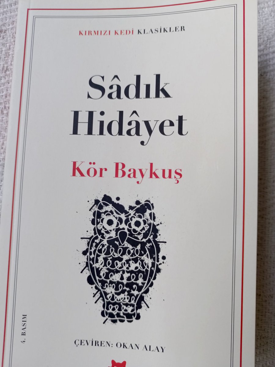 "Hayat, soğukkanlılıkla ve umursamadan maskesini düşürür. Herkesin birkaç maskesi vardır, kimisi bunlardan yalnızca birini sürekli kullanılır, ister istemez kirlenir, yıpranır. Bunlar tutumlu kimselerdir. Kimisi de maskelerini sonraki nesillere, çoluk çocuğa saklar. Kimisi de