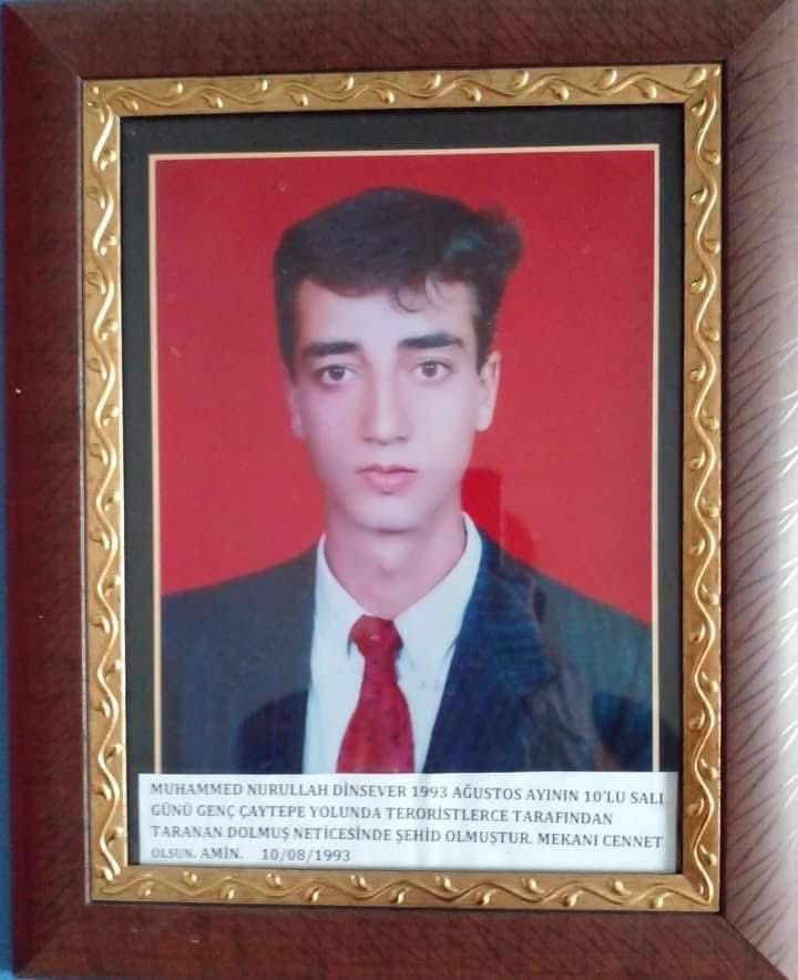 10.08.1993 Tarihinde hain, alçak, pkk terör örgütünün kalleş saldırısında Şehit olan Muhammed Nurullah DİNSEVER’in şahadetinin Sene-i devriyesinde Şehidimizi rahmet ve saygı ile yad ediyoruz. 

Mekânı Cennet Makamı Ali Olsun.

Vahap BAYSAL.
Bingöl Şehit Aileleri Gazileri Ve İnsan