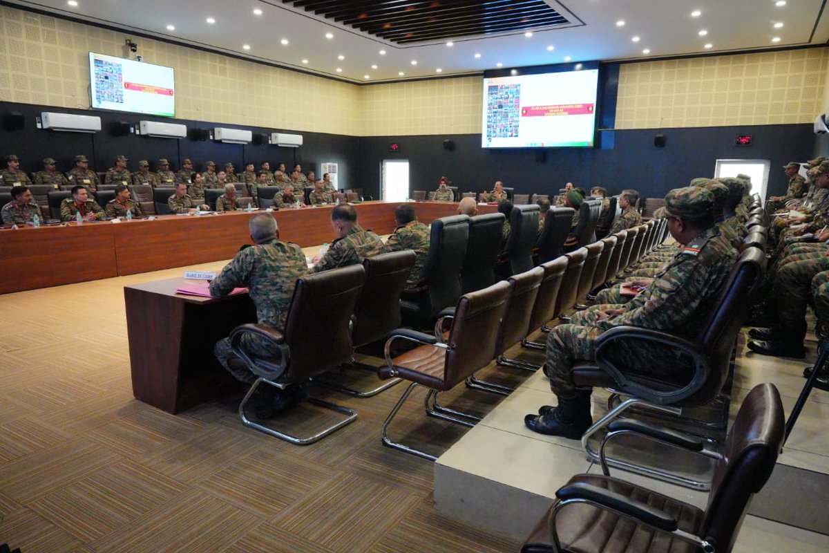 NorthernComd_IA's tweet photo. Northern Command Discipline & Vigilance and Human Rights Seminar
Lt Gen Vijay B Nair #COS_NC #DhruvaCommand initiated proceedings of a one day seminar on Discipline & Vigilance and Human Rights at #Udhampur. Domain experts from #IHQofMoD gave insightful talks on policy matters and handling of sensitive cases.
The seminar has enhanced the awareness of the stakeholders in analysing and managing various challenges in the ever-changing socio-economic environment.
#IndianArmy