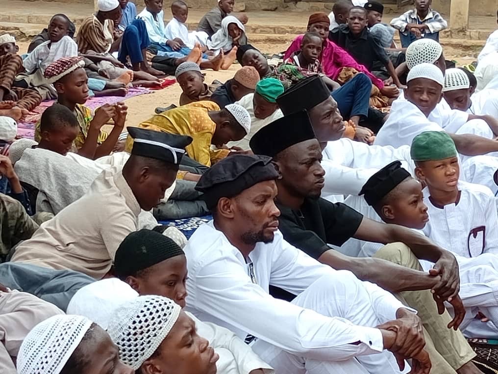 mkaghana's tweet photo. 2025 Tarbiyyat and Talim Classes – UWR, Day 7 Update Jumuah Salat was observed with the following attendance:
* Atfal: 280
* Khuddam: 16
* Instructors: 7

#mkaghana
#khuddamulAhmadiyya
#IslamAhmadiyyat
#Ahmadiyya

Visit us @ https://t.co/CuMHlOWCV1 https://t.co/zvgRWFBZ6h