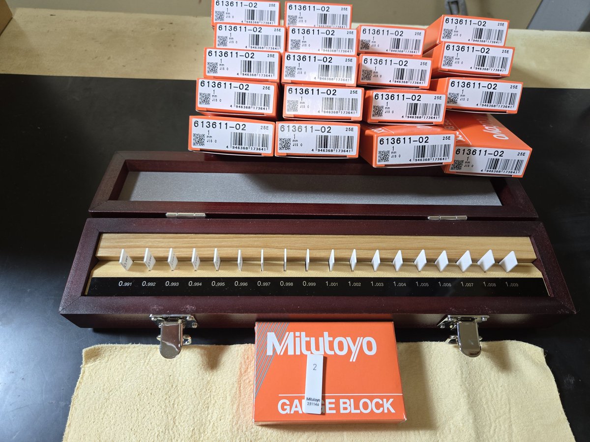 ガスシール調整前に、ブロックゲージをリンギングするところからスタート。