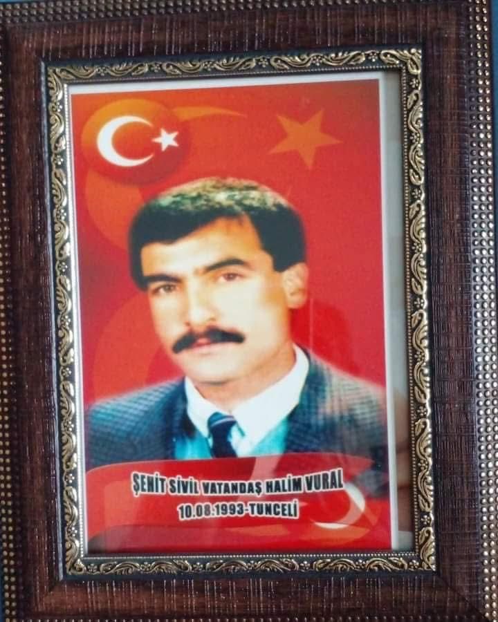 10.08.1993 Tarihinde hain, alçak, pkk terör örgütünün kalleş saldırısında Şehit olan Halim VURAL’ın şahadetinin Sene-i devriyesinde Şehidimizi rahmet ve saygı ile yad ediyoruz. 

Mekânı Cennet Makamı Ali Olsun.

Vahap BAYSAL.
Bingöl Şehit Aileleri Gazileri Ve İnsan Hakları