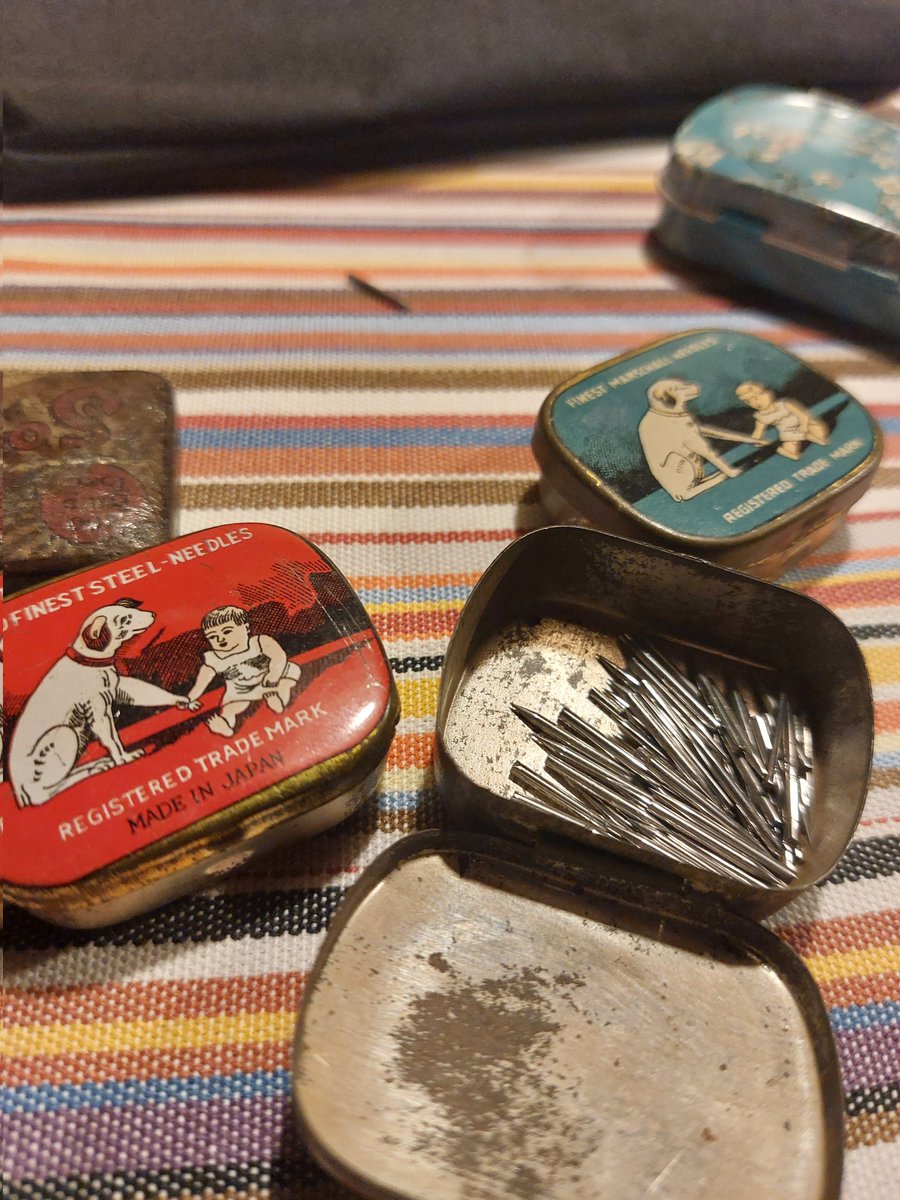 #gramófonoportátil #arqueologíasonora #placeresperdidos #necrofiliadiscográfica Gracias a nuestro apasionado y docto anfitrión (y coleccionista), Francesc Galí @fgali1964 -autor de Empordà Elèctric (Edicions Cal•lígraf, 2023)- tuvimos anteayer el inmenso placer de auscultar -en