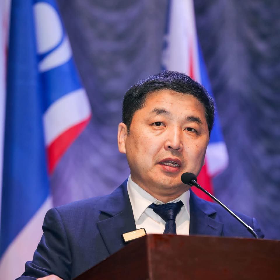 🔴Өмгөөлөгч О.Баасанхүү: Босоог У.Хүрэлсүх шоронд хийх гээд байна гэж ярьж байна. Гэтэл бодит байдал дээр Босоо их хэмжээний хахууль аван өөрийн туслах Зо гийн нэр дээр хахуулийн мөнгөө нуусныг З нь шоронд орохгүйн тулд илчилсэн гэж би дуулсан.