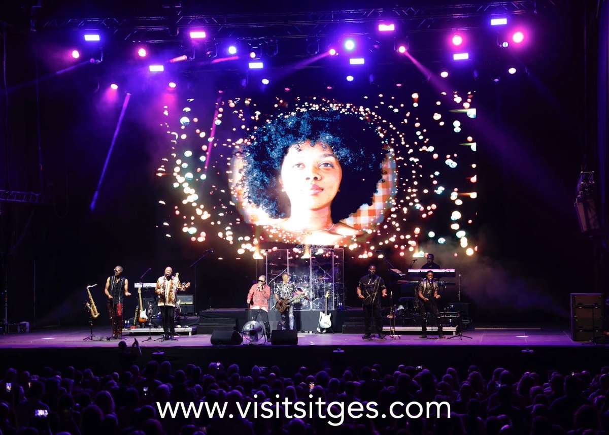 VisitSitges's tweet image. Una vetllada per celebrar la música en totes les seves formes, amb un públic entregat i una nit d’estiu per recordar. ✨
PROGRAMA I FOTOS FESTIVAL JARDINS DE TERRAMAR SITGES 2025
📸 visitsitges.com/festival-jardi…
✨ #FestivalJardinsDeTerramar #Sitges  #TBird #GaddafiNúñez