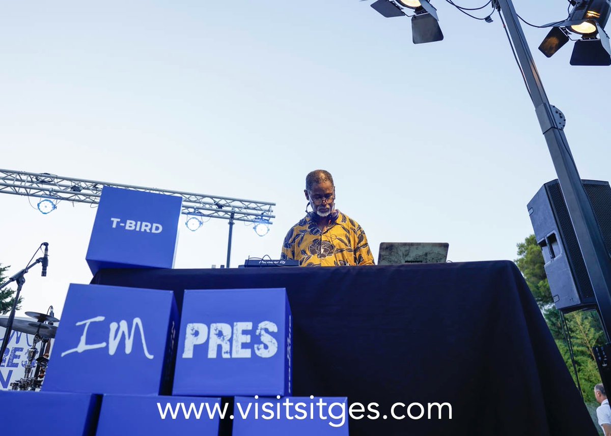 VisitSitges's tweet image. Una vetllada per celebrar la música en totes les seves formes, amb un públic entregat i una nit d’estiu per recordar. ✨
PROGRAMA I FOTOS FESTIVAL JARDINS DE TERRAMAR SITGES 2025
📸 visitsitges.com/festival-jardi…
✨ #FestivalJardinsDeTerramar #Sitges  #TBird #GaddafiNúñez