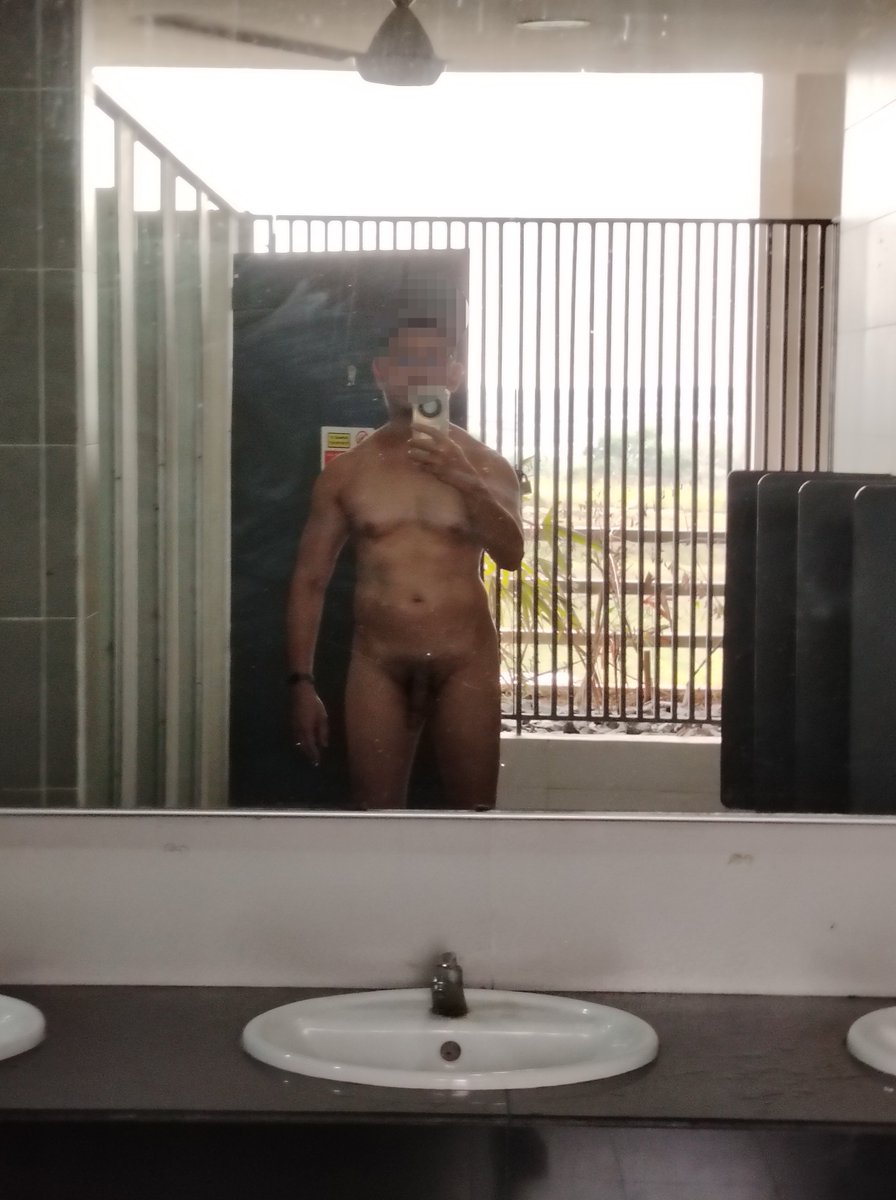 天气太热了。
谁要跟我一起凉快一下？😅

#gayexhibitionist
#JohorBahru