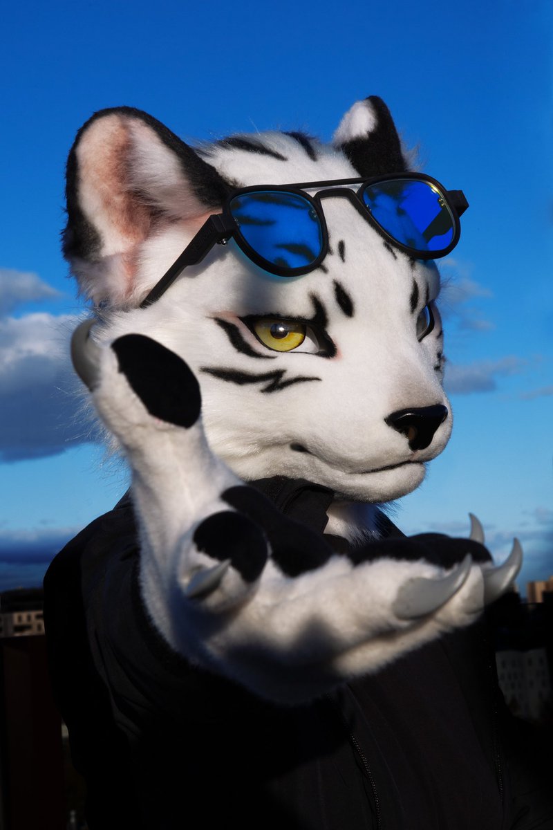 “I’m the only one who’ll love your sins!”

Geez, love K-pop Deman Hunterso much. Thinking of getting a saja boys demon costume for shooting. 

Anyways, photoshop one image to satisfy myself first lol.

📷：<a href="/Wolfgang_Denha/">電波Denha</a> 

#furry #FursuitsEveryday