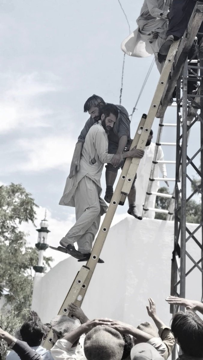 ibn_e__turab's tweet image. یار ۔۔۔۔۔۔۔۔۔! 
جنازے سے پہلے بھی انسان کو بہت ساری جگہوں پر کندھے کی ضرورت ہوتی ہے۔۔
#صباح_الخير 
ᅠ #helpnow