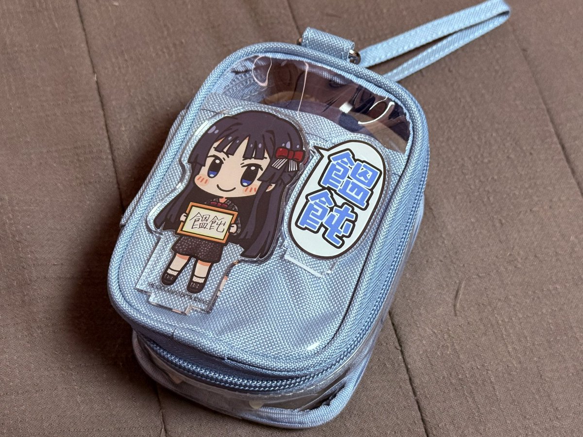 haze_2626's tweet photo. 昨日買ったぬいポーチ、ちびぐるみぴったりだし後ろにアクスタも入るし素晴らしいな👏 https://t.co/Q5c8jW3aU0