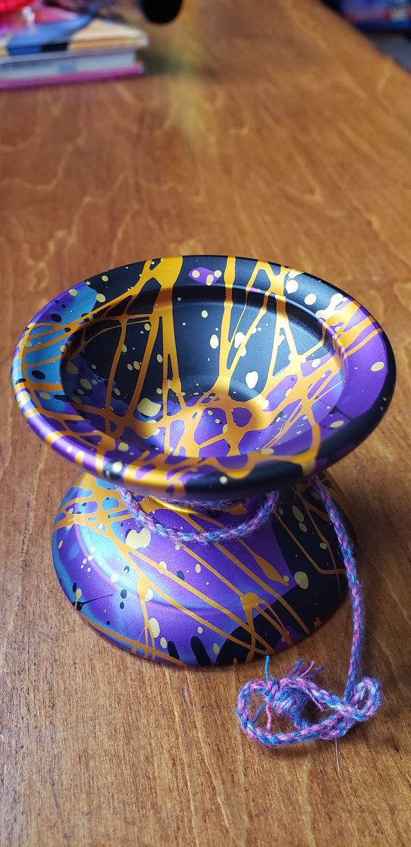 monkeyfingeryo's tweet photo. What’s your go-to “I just want to zone out and throw” trick?Pic shared by #MonkeyfingeRDesign Zoo Member AKYOYOMIKE #MFDyoyo #flowtricks https://t.co/TFqJQCFMPS