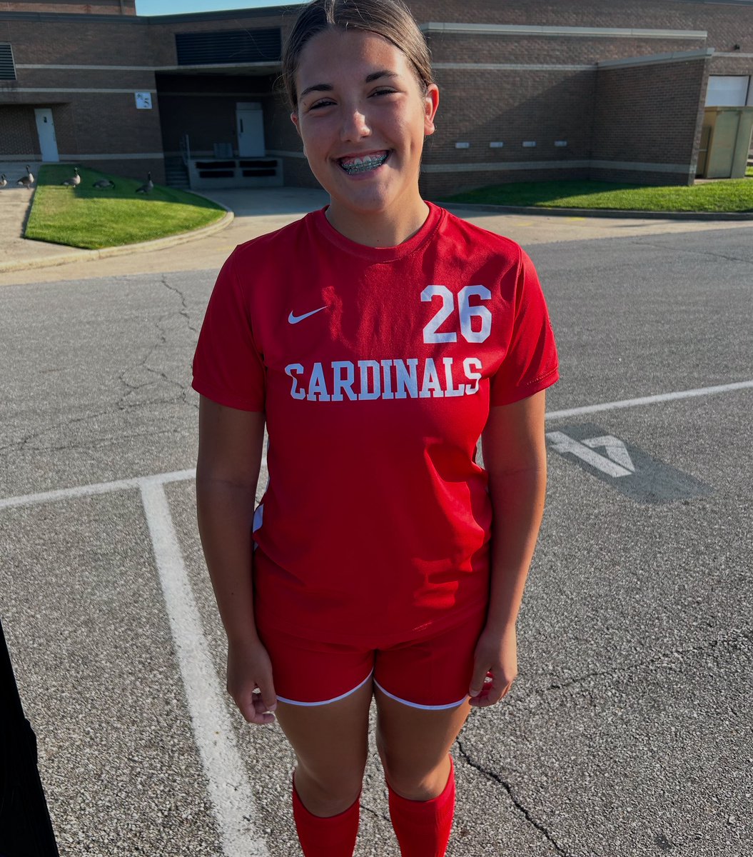 favesoccermom's tweet image. Red looks good on her! 🔴⚪️
#girlssoccer #highschoolsoccer #varsity