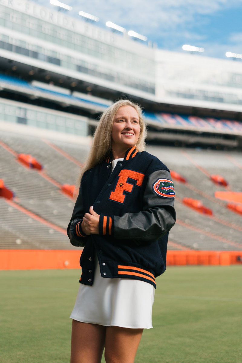 KarolineTuttle's tweet photo. Officially a UF grad! A degree that I will always hold with honor. Thankful for the many blessings that the Lord brought to me during my time at Florida. 
Time to head north and tee it up as a Dawg! Thank you to Coach Erika and Dalton for this wonderful opportunity. Let’s get it! https://t.co/3ZfKR30ccI