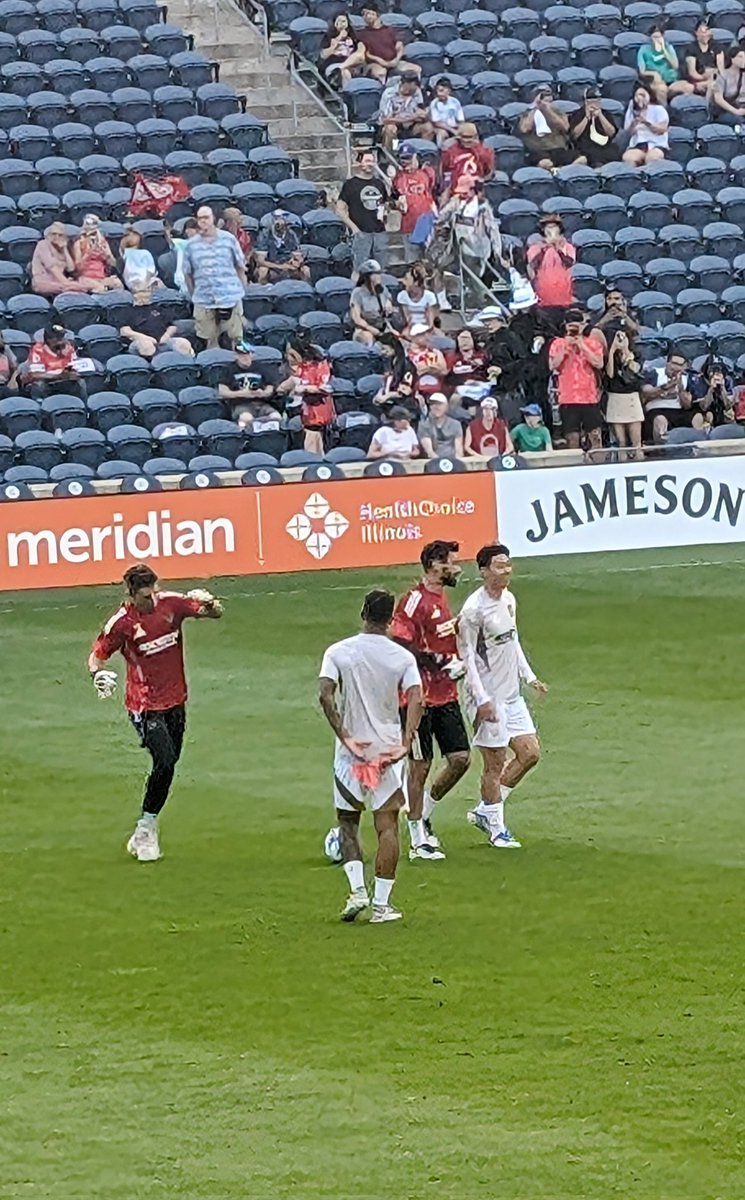 dvansaun's tweet photo. Sonny and Hugo pregame in Chicago. Spurs legends! #thfc #lafc #COYS https://t.co/EqmvDQ7rF5