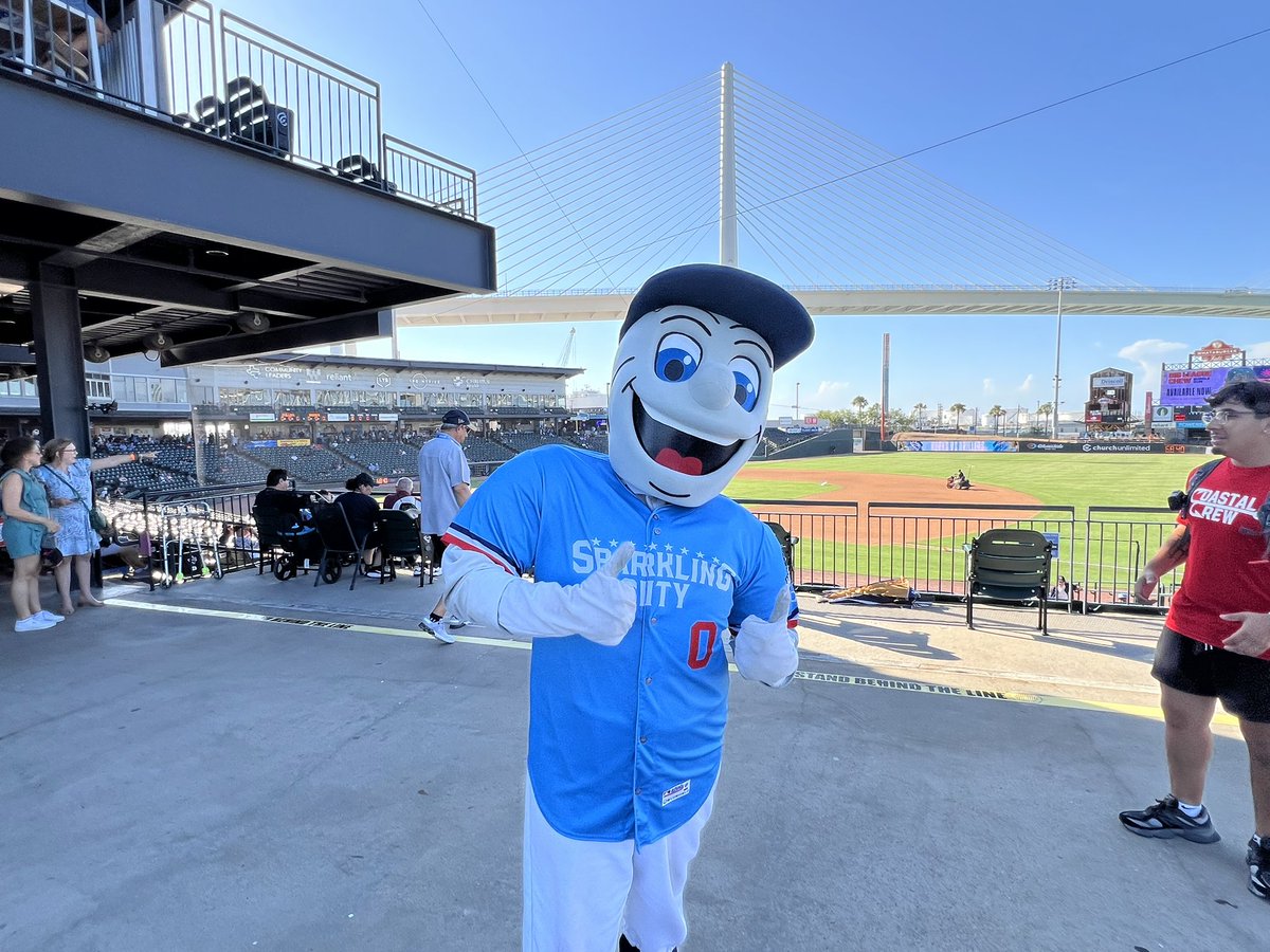 4017Crimson's tweet photo. One of my favorite minor league baseball parks to date. A lot going on here. @cchooks #2025baseballtour https://t.co/kfkHtjc9Gf