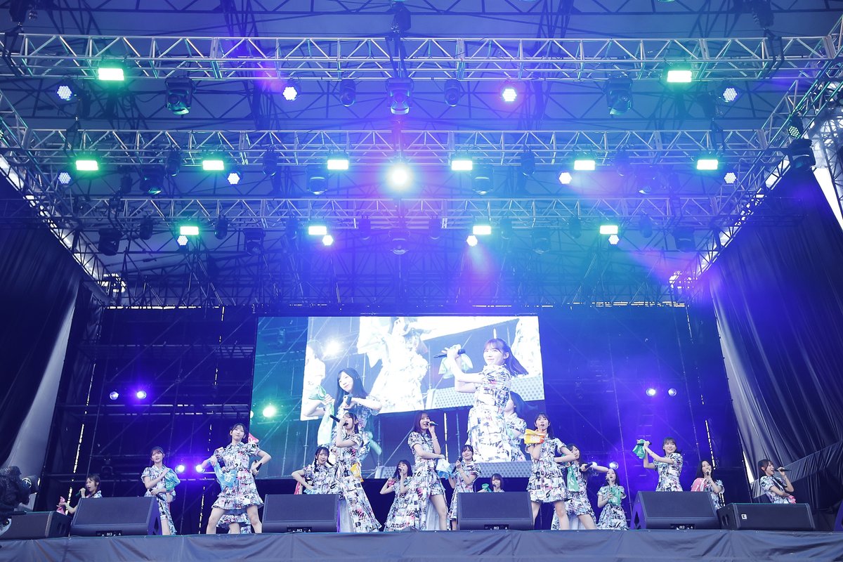 luckyfm_fes's tweet photo. 【SetList + Live Photos】
日向坂46LuckyFes'25
RAINBOW STAGE
 8/9(土)  17:50〜

▶︎https://t.co/YsYfyBopkX

【SetList】
M0 Overture
M1 アザトカワイイ
2. 海⾵とわがまま
3. ジャーマンアイリス
4. 愛はこっちのものだ
5. ⾒たことない魔物
6. 君はハニーデュー
7. Love yourself!

@hinatazaka46  
#日向坂46