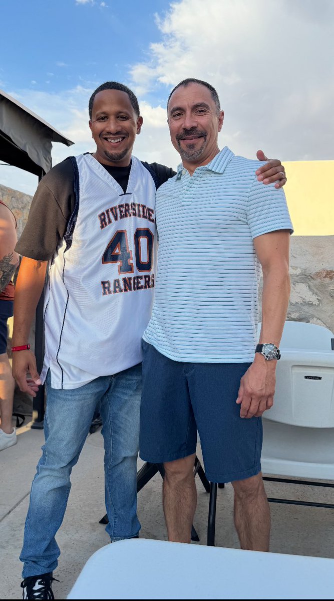 Riverside Basketball (@rangerbball) on Twitter photo Ran into teacher of the year, ex-player Robert Owens. Looks ready to check into the game.
#classof2007
#riverside4ever
<a href="/Daniel_Chavez08/">Daniel Chavez</a> <a href="/vlara_82/">Victor A. Lara</a> Ran into teacher of the year, ex-player Robert Owens. Looks ready to check into the game.
#classof2007
#riverside4ever
<a href="/Daniel_Chavez08/">Daniel Chavez</a> <a href="/vlara_82/">Victor A. Lara</a>