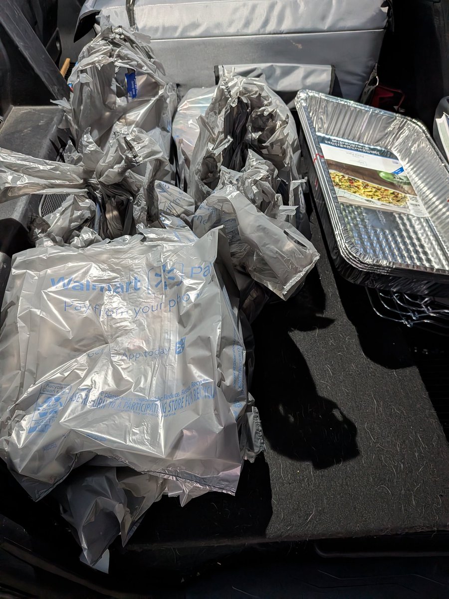 kyleaa0z's tweet image. Heading to Huntsville Hamfest? Come hang out with us on Friday at the Monte Sano John Scoble Pavilion for a donate what you can lunch. Burgers and hot dogs served at 11:30. Proceeds go to the @arrl teachers institute.  First round of groceries purchased with more to come!