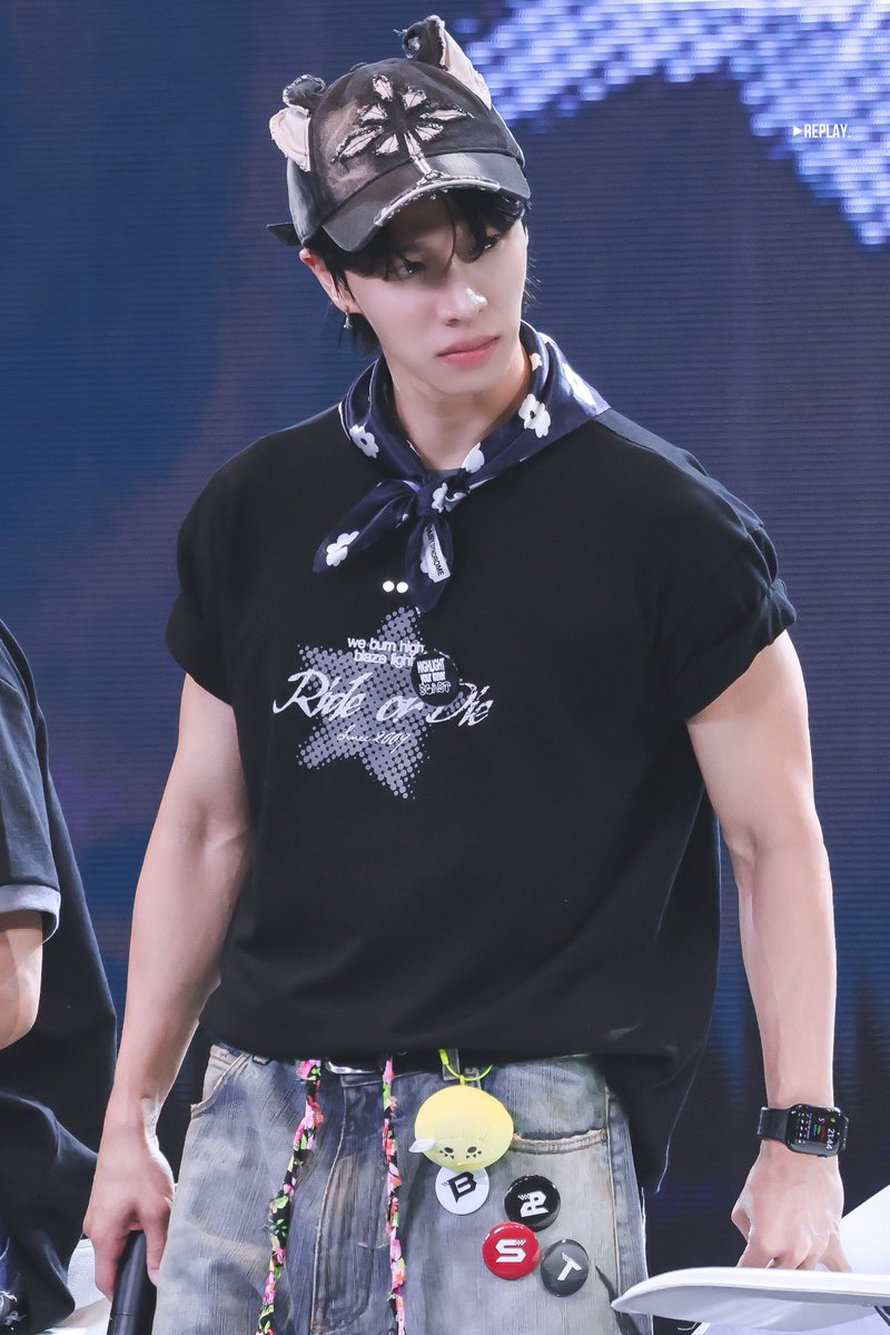 𝙍𝙚𝙥𝙡𝙖𝙮▶️ (@replay0330_gk) on Twitter photo 250809 RIDE OR DIE in Macau
팬들 촬영을 막는다고해서 확인하러 갔다가 살짝 예민 모먼트ㅠㅠ 최고로 멋있슨ㅠㅠ
#이기광 #LEEGIKWANG #하이라이트 #HIGHLIGHT #비스트 #BEAST
<a href="/900_330/">LEEGIKWANG</a> 250809 RIDE OR DIE in Macau
팬들 촬영을 막는다고해서 확인하러 갔다가 살짝 예민 모먼트ㅠㅠ 최고로 멋있슨ㅠㅠ
#이기광 #LEEGIKWANG #하이라이트 #HIGHLIGHT #비스트 #BEAST
<a href="/900_330/">LEEGIKWANG</a>