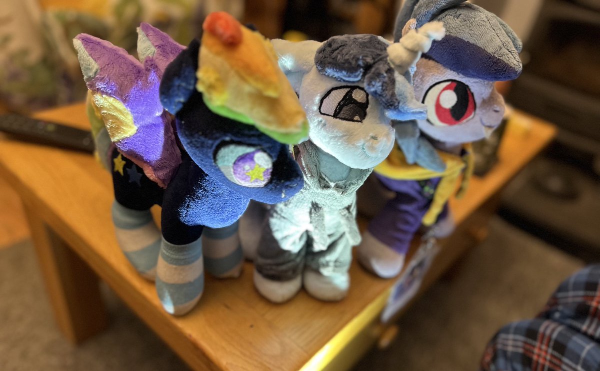 We took some photos with better lighting - plus the whole gang is here! 🥰💚

Left to right:
- Prism Star (made by <a href="/_kezumi_/">🌟PercyPawz🌟</a> )
- Fef / <a href="/Flixanoa/">Fef *Booped*</a> (made by <a href="/_kezumi_/">🌟PercyPawz🌟</a> - a wonderful gift from her 🥺)
- Scrimmy (made by <a href="/OomlesPony/">Scribble Star (Oomles Pone)</a> / <a href="/OomlesArt/">Oomles @ EFNW, AFC! (🦋)</a>)

Thank you again Percy! We love them!💚