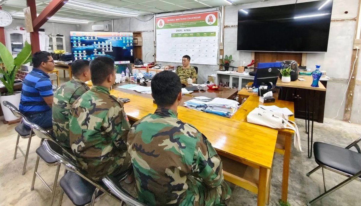 OoKoLinn3's tweet image. ကချင်လွတ်လပ်ရေးအဖွဲ့ (KIO/KIA) ဒုဗိုလ်ချုပ်ကြီး #ဂွန်မော်နဲ့ ယောတပ်တော် ခေါင်းဆောင်တွေ တွေ့ဆုံ။ (ဓာတ်ပုံ)  
Photo: Yaw Army Info
#DVB #KIO #YAW