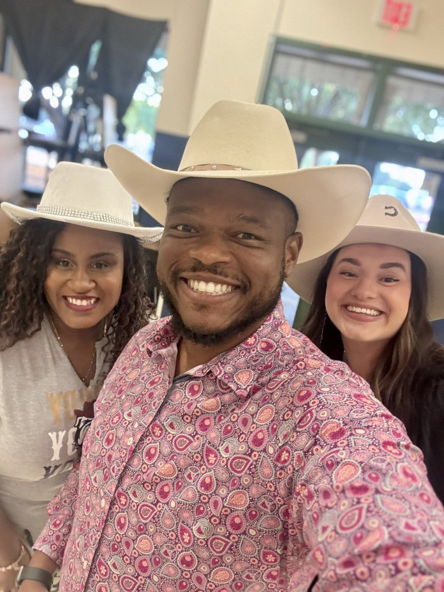 Drldjohnson3's tweet photo. As Bulldogs, we stand united - one pack, one purpose! This week has been awesome, welcoming back our teachers and gearing up for our students' return. We've celebrated growth and achievements, and we're ready to take on the new year with grit &amp; resilience! #NotOurFirstRodeo 🤠 https://t.co/AmrpvogKYA
