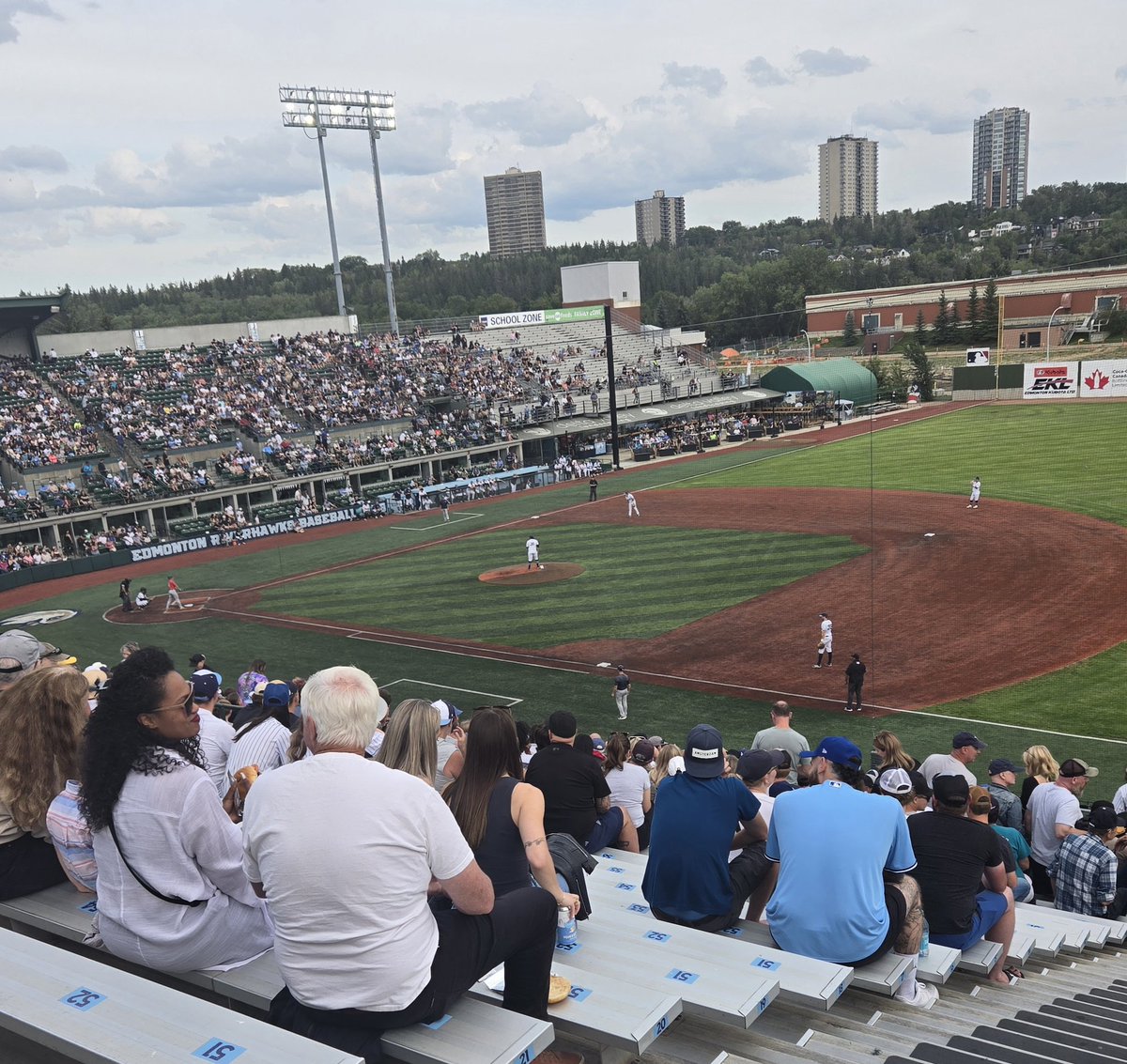 Beautiful night for a ballgame!! <a href="/EdmRiverhawks/">Edmonton Riverhawks</a> #yeg