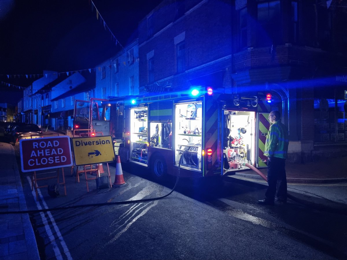 Lady_Azkadelia's tweet photo. @DevonLiveNews fire in great torrington. Off video was told a bin fire threatening adjoining buildings. https://t.co/x1OOJLyDGi