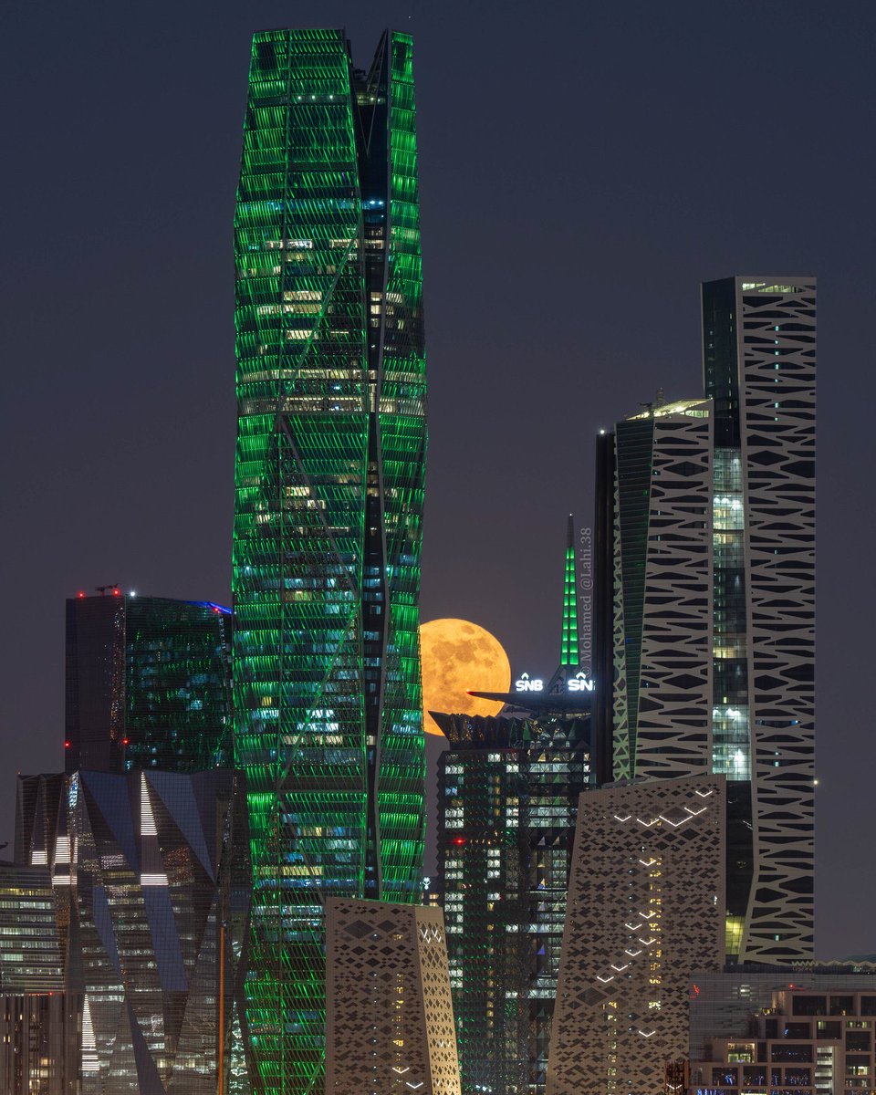 ضاعت المكاتيب في حسن الرياض .. 🤍🇸🇦