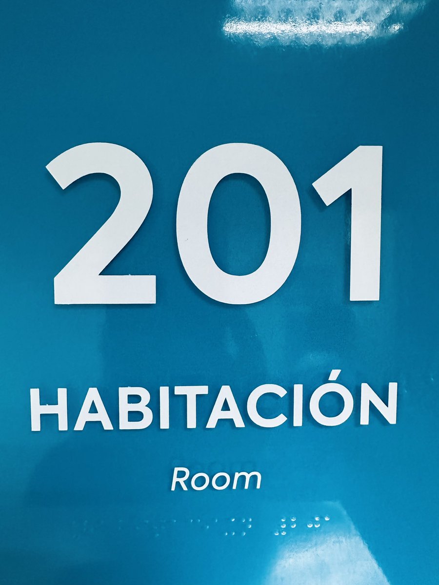 facesape's tweet image. Mi madre ha desarrollado una obsesión por contar todo: suma la hora, suma los números de las placas en la calle, suma los números de los departamentos y hoy, a pesar de todo, no podría ser la excepción.