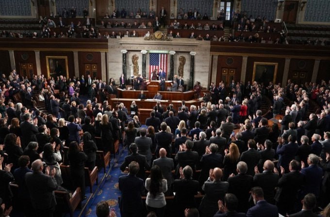 🚨BREAKING: PRESIDENT TRUMP'S TERM LIMITS PLAN- Trump's plan limits House members to 6 years and senators to 12 years, which would remove 73% of the 115th Congress, including 318 House reps and 46 senators, to "Drain The Swamp." 

Do you support this Plan?

A. YES 
B. NO