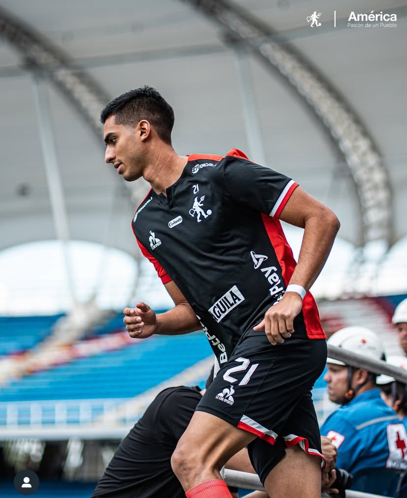 🥲¿Soy el único que se siente decepcionado con el nivel de Sebastian Navarro? Llego de un muy buen momento de <a href="/FortalezaCEIF/">Fortaleza CEIF</a> pero hasta ahora ni fu ni fa… Me queda debiendo Navarro!