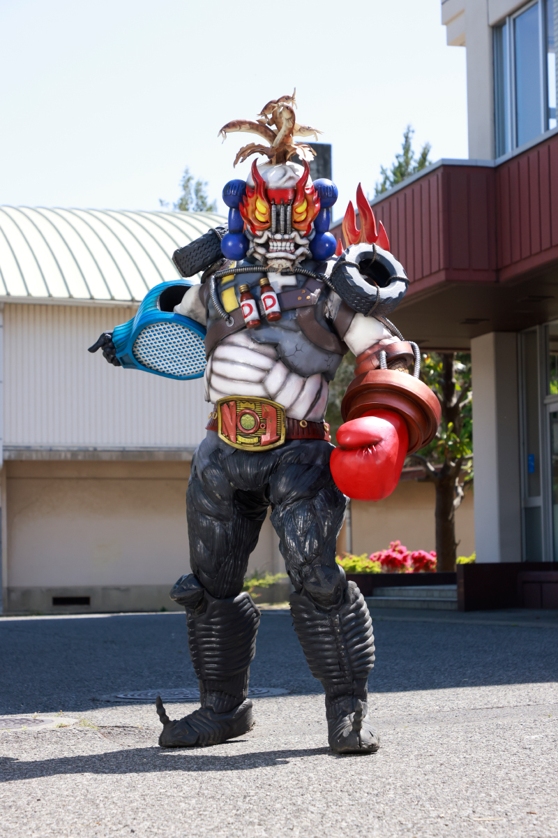 ド根性ノーワン

初登場作品:ナンバーワン戦隊ゴジュウジャー 第24話『学園を騒がす快盗さ』
所属:ブライダン

慧海学園生徒・晩堂美月の『ド根性で学園を守りたい』という願いを元にジェネレイティブされたノーワン怪人。