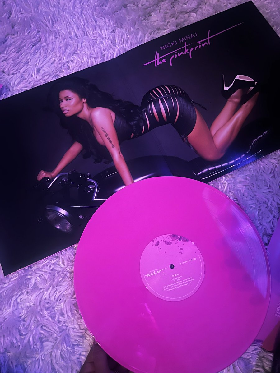 KeyLove_Minaj's tweet photo. She made me go open mine &amp; its 🔥 literally THE PINK PRINT 🎀 https://t.co/LIP47JNv28